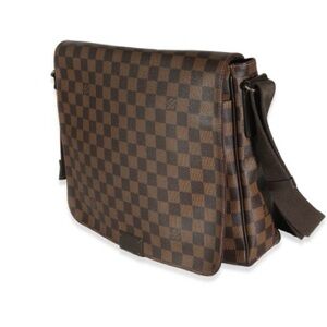 AUTHENTIC GUC Louis Vuitton Damier Ebene Canvas District PM
